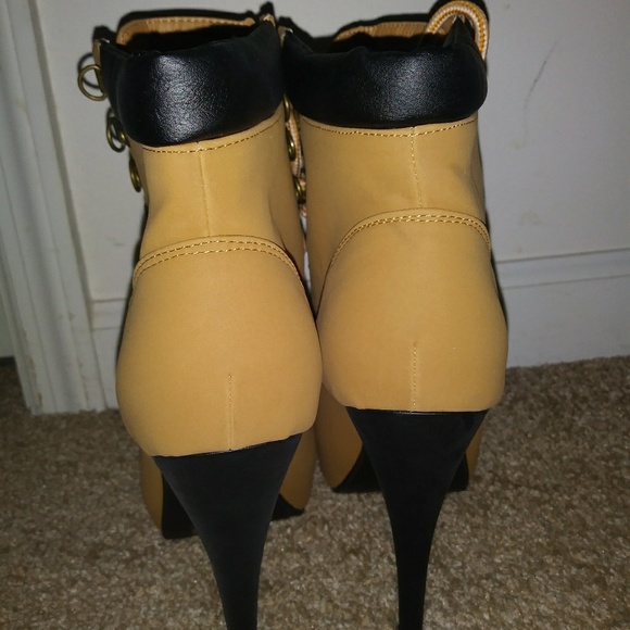 Tyrant Military Lace Up Platform Ankle Bootie - Picture 6 of 8